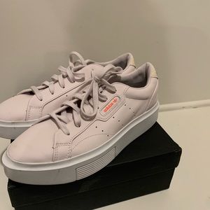 Adidas Sleek Super sneaker